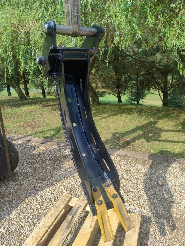wnętrze łyżki kablowej z trzema zębami roboczymi
